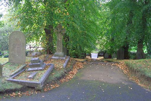 jinks_20grave_20top_20of_20path.jpg