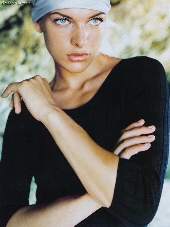 milla_jovovich_picture_031.jpg