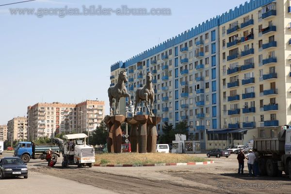 Рустави грузия. Рустави город в Грузии. Рустави Грузия достопримечательности. Грузия Рустави достопримечательности город. Грузия город Rustavi.