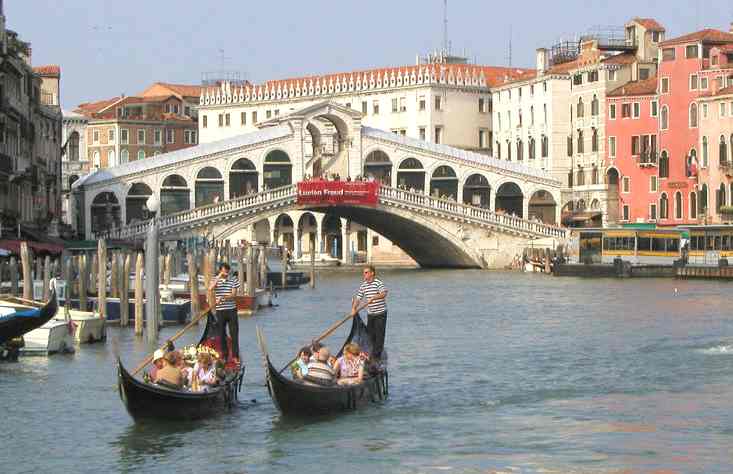 gondolas_venice_italy.jpg