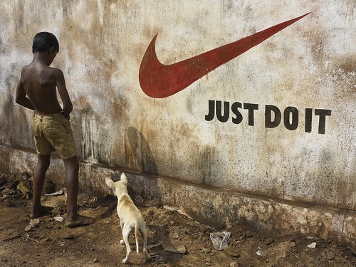 do_humor_fotografia_just_do_it_nike_irony_6d7fff42bbecf8975403b288ef6ffda9_h.jpg