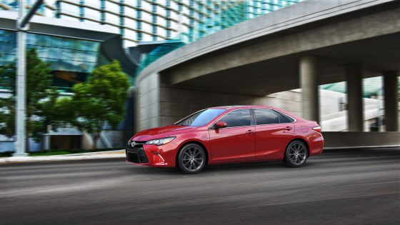 2015_toyota_camry_xse_03.jpg