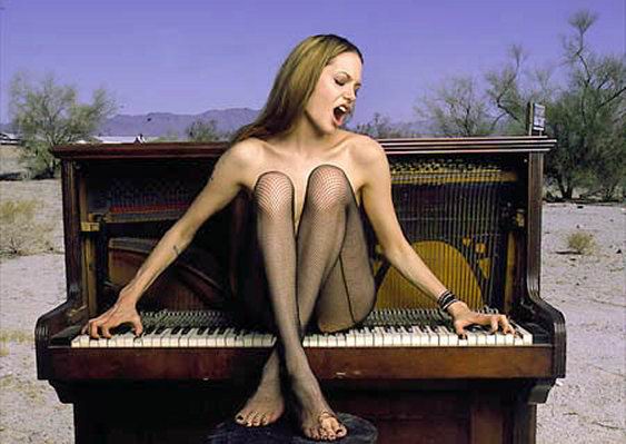 Angelina jolie pregnant nude