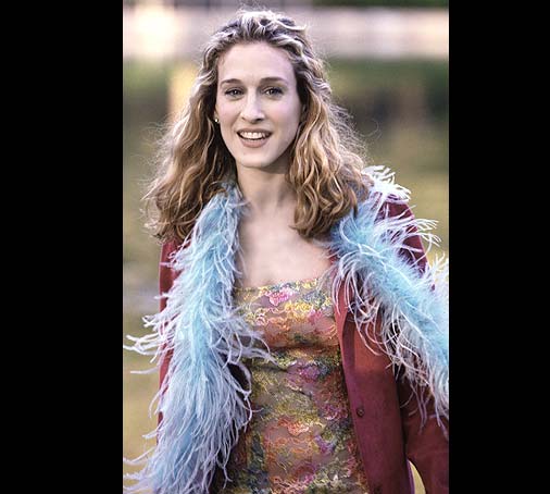 ep05_carrie_featherboa.jpg
