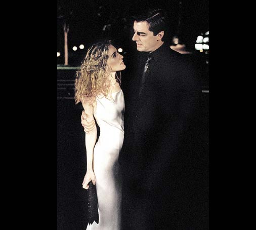 ep07_carrie_big_whitesatindress.jpg