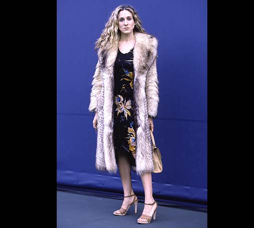 ep13_carrie_yankeestadium_furcoat.jpg