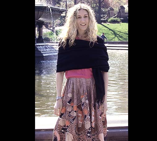 ep15_carrie_parkfountain.jpg