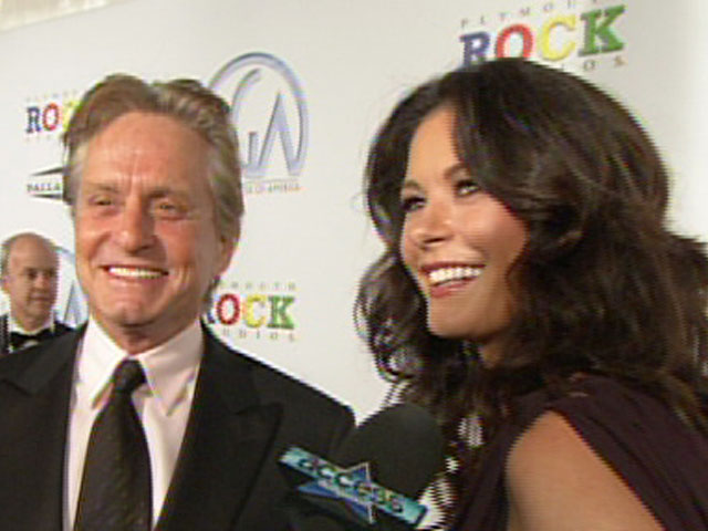 83951_michael_douglas_honored_at_2009_pga_awards.jpg