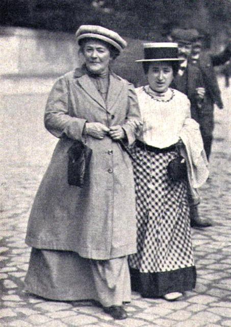 Zetkin_luxemburg1910.jpg