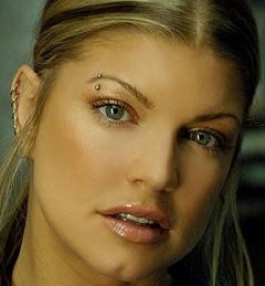 star_Fergie_piercing.jpg