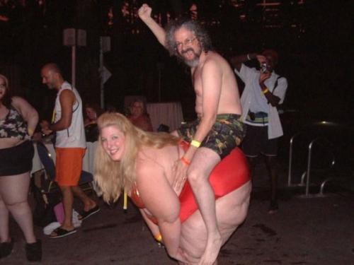 Drunk_man_and_Fat_Lady_s500x375_320780.jpg