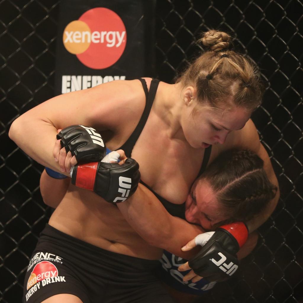 hi_res_162786987_ronda_rousey_attempts_to_submit_liz_carmouche_in_their_crop_exact_zpsc602d011.jpg