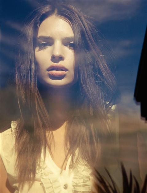 emily_ratajkowski_886803_small.jpg