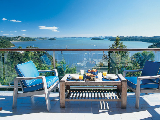 Delicious_breakfast_on_the_sunny_deck.jpg