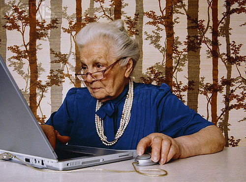 Old_women_on_laptop.jpg