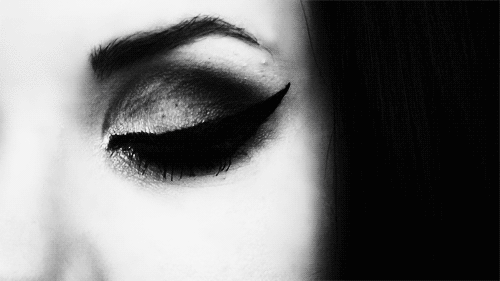 smokey_eye_gif.gif