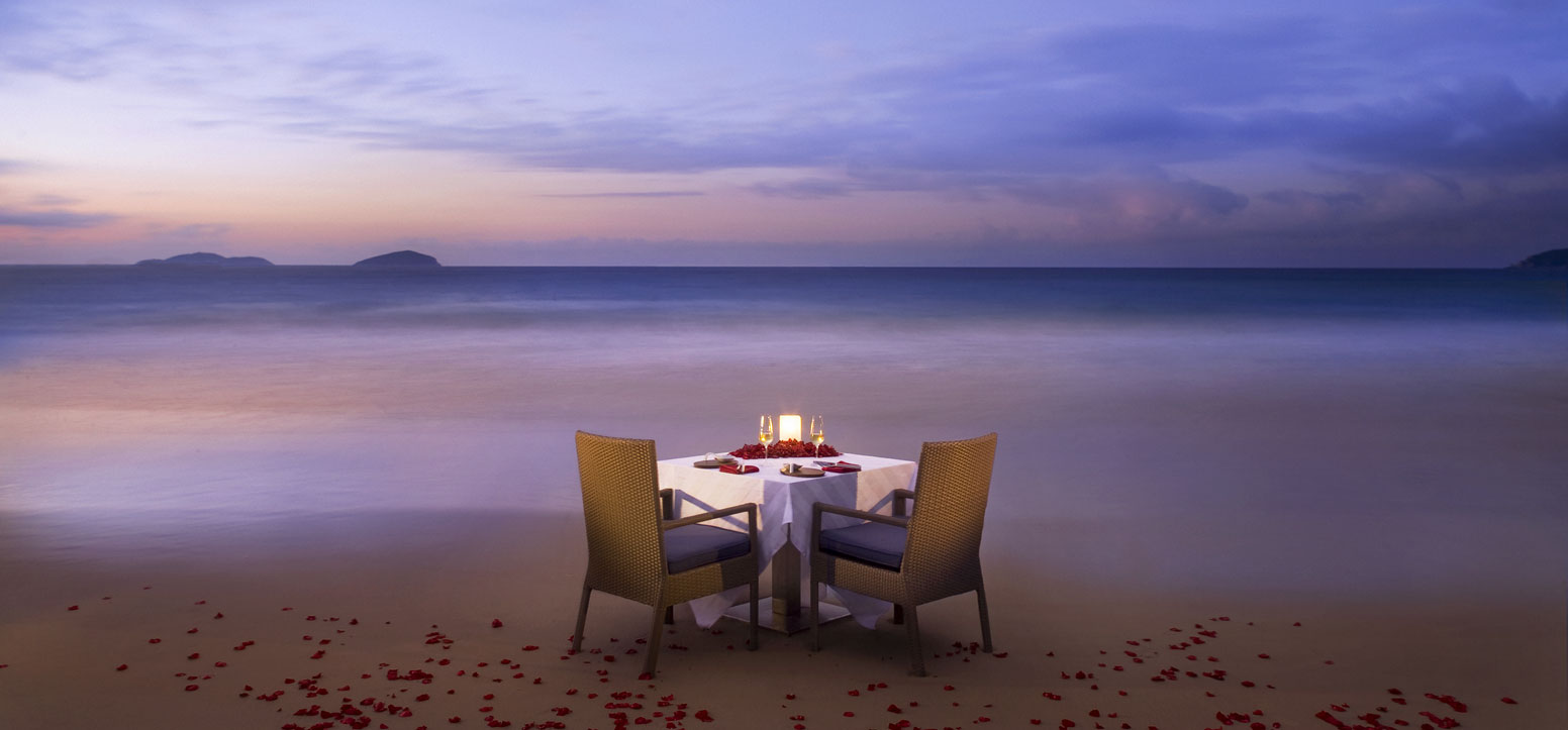 wide_rcsy_beach_dinner_2.jpg