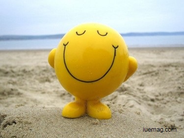 iu_e_magazine_smile_worth_feel_good_magic_eyes_joy_fun_natural_true_college_little_curve_positive.jpg