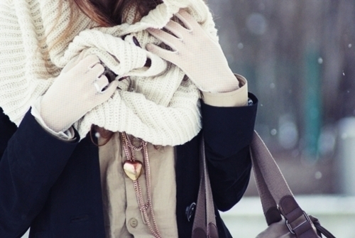 fashion_girl_scarf_snow_winter_Favi.jpg