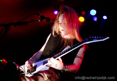 Live_ChildrenofBodom2003_09.jpg