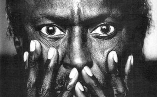 Miles_Davis_Eyes_1986.jpg