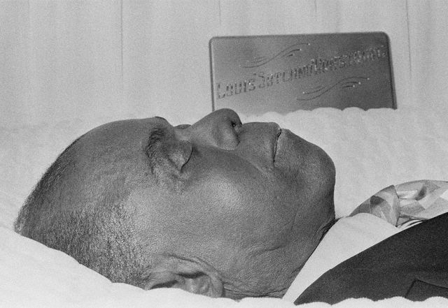 Funeral_of_Jazz_Great_Louis_Armstrong.jpg