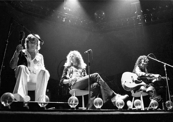 Led_Zeppelin___After_the_acoustic_set_1975_.jpg