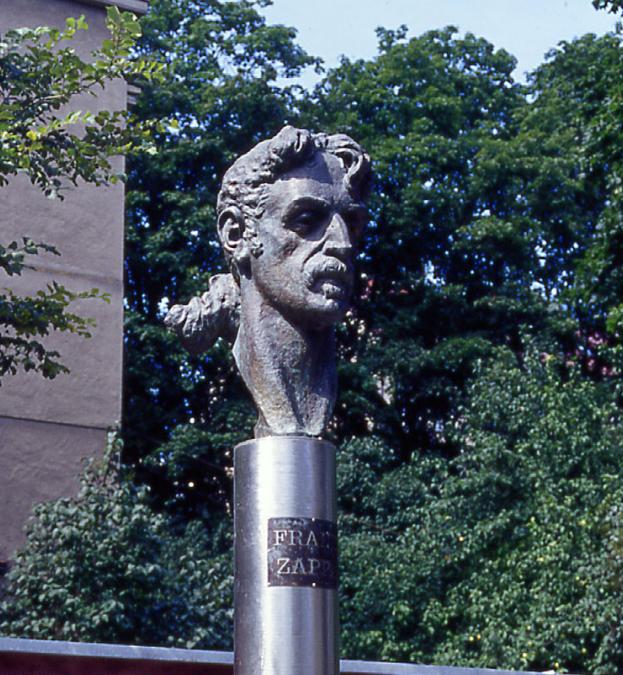 Zappa_Monument_small.JPG
