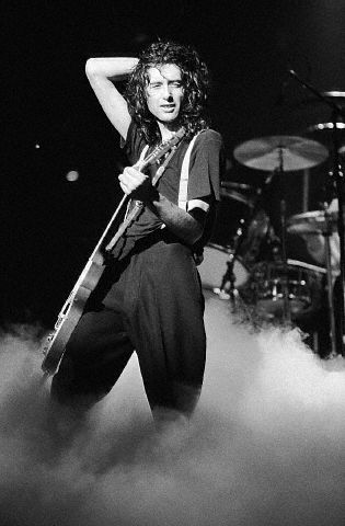 Jimmy_Page__1977_04_06_Chicago__1.jpg
