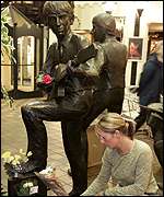 _1684769_harrisonstatue_150.jpg
