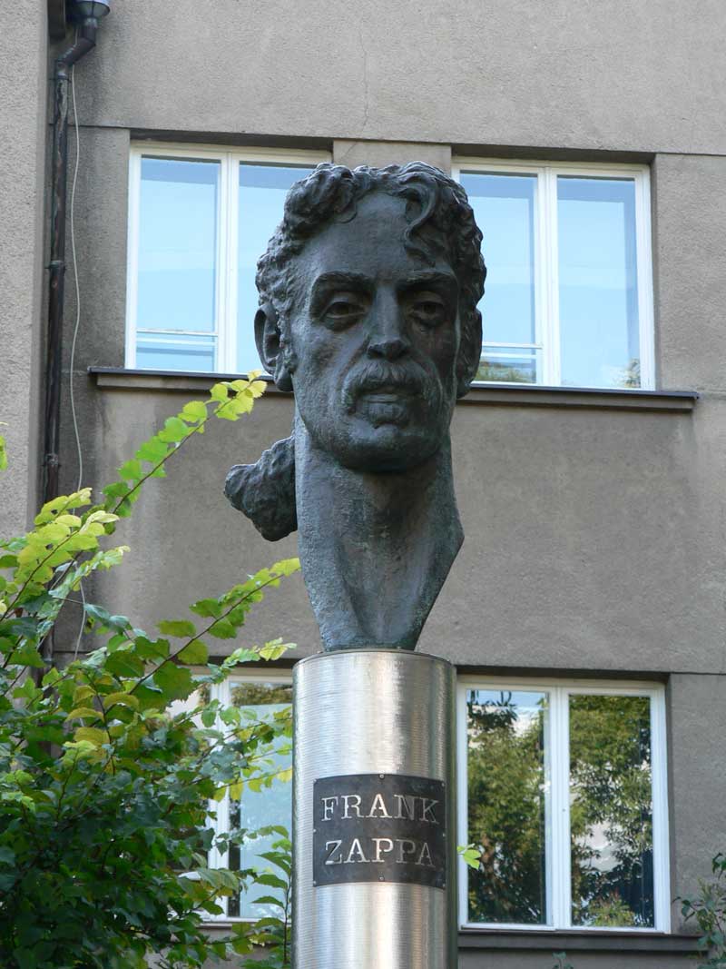 Frank_Zappa_Bust.jpg