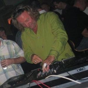 peter_hook1.jpg