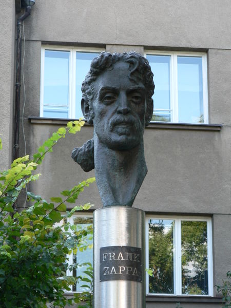 Frank_Zappa_Bust.jpe