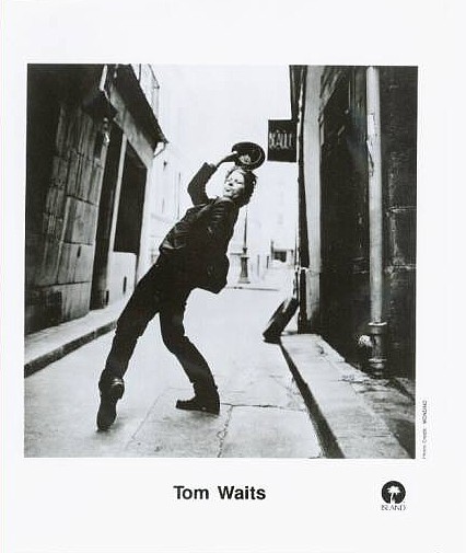 Tom was waiting. Том Уэйтс альбомы. Tom waits фото. Том Уэйтс обложки. Tom waits t Shirt.