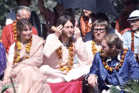 The_Beatles_in_India_09.jpg