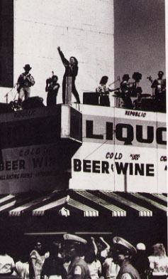 U2_Streets_roof_87_U2_206.jpg