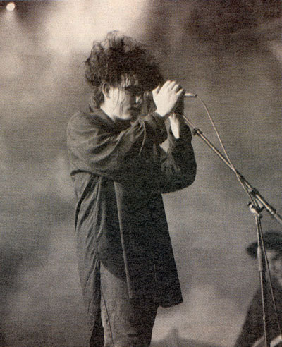 RobertSmith89BW_head2Mic.jpg