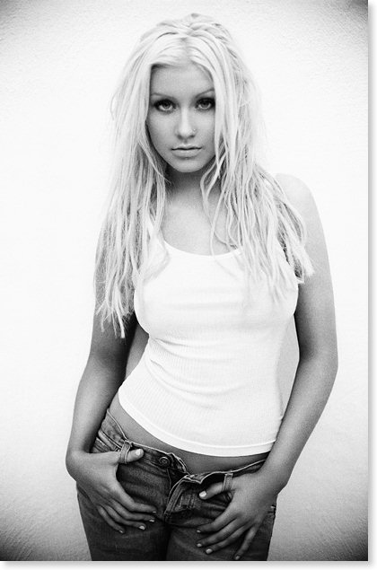 christina_aguilera_jeans_white_top_01.jpg