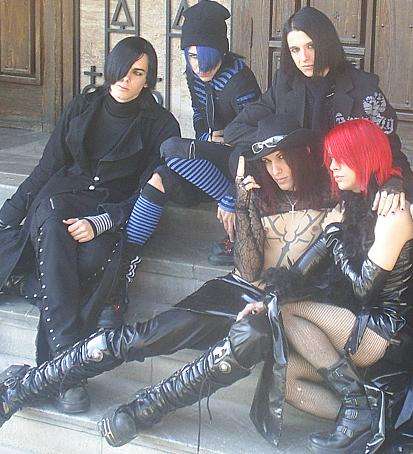 gothic_20dolls_2002.jpg
