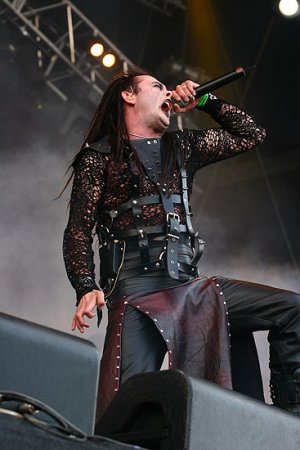 1170463920_cradleoffilth_4rr01_clemenslermen_skipmag.jpg
