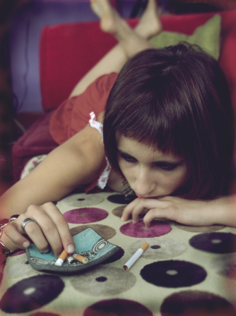 Claudia_loves_her_cigarettes__by_Bimba_in_nero.jpg