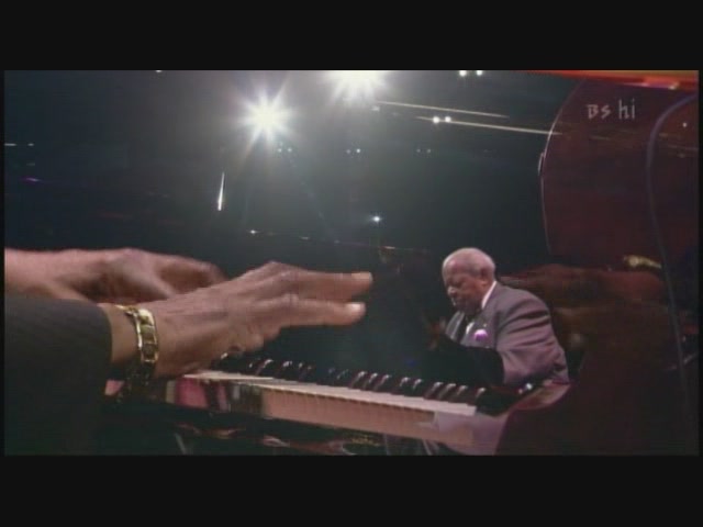 Oscar_Peterson___Montreal_Jazz_Festival_2004__78m53s_BShi_DivX5.2.0___018993_14_00_17_.JPG