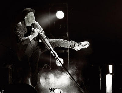 tom_waits_at_the_fabulous_fox_theatre_june_26_2008_st_louis.2298016.36.jpg
