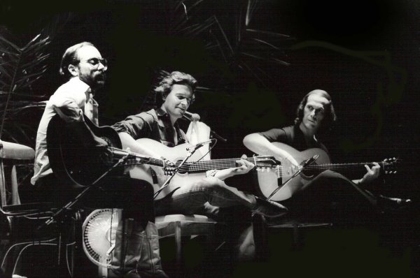 1243414251_trio.jpg