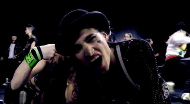 Madonna___Celebration_Video_Screencaps__570_.jpg