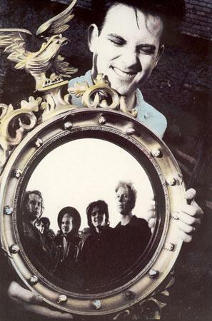 the_cure_robert_smith_2896941_297_450.jpg