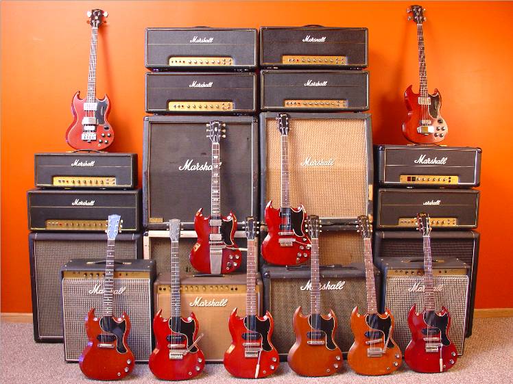 vintage_20gibson_20sg_20guitars_20with_20vintage_20marshall_20amps_202.jpg