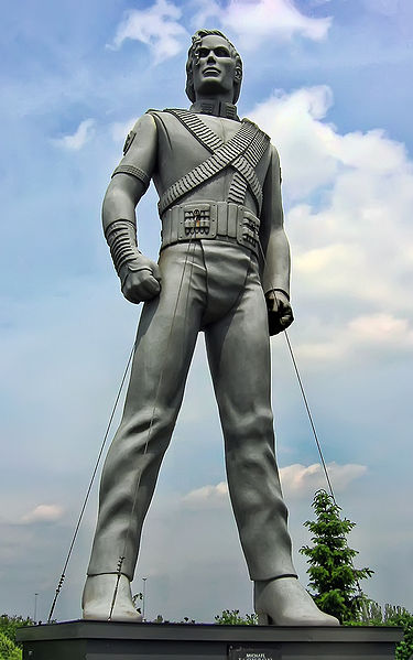 375px_Michael_Jackson_sculpture.jpg