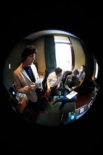 beadyeye1stpiconline.jpg