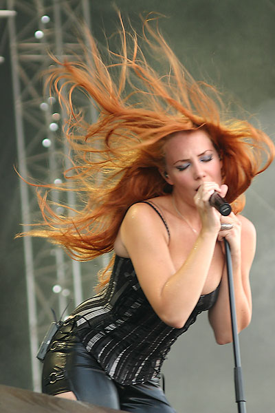 Epica_simone_simons.jpg